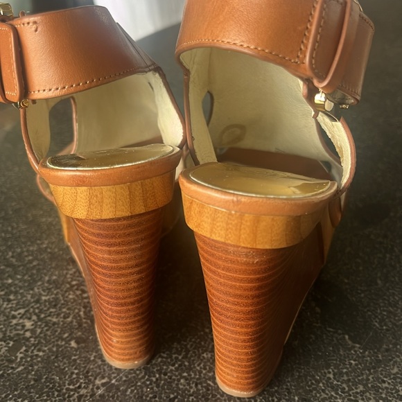 EUC Michael Kors, Josephine brown wedge, leather platform, sandals, size 5 - Picture 4 of 9